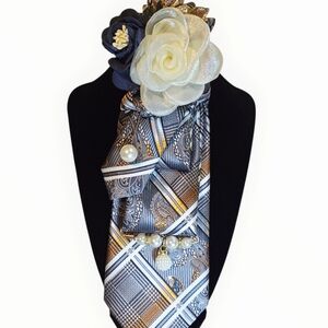 Elegant Cream and Gold Women's Tie